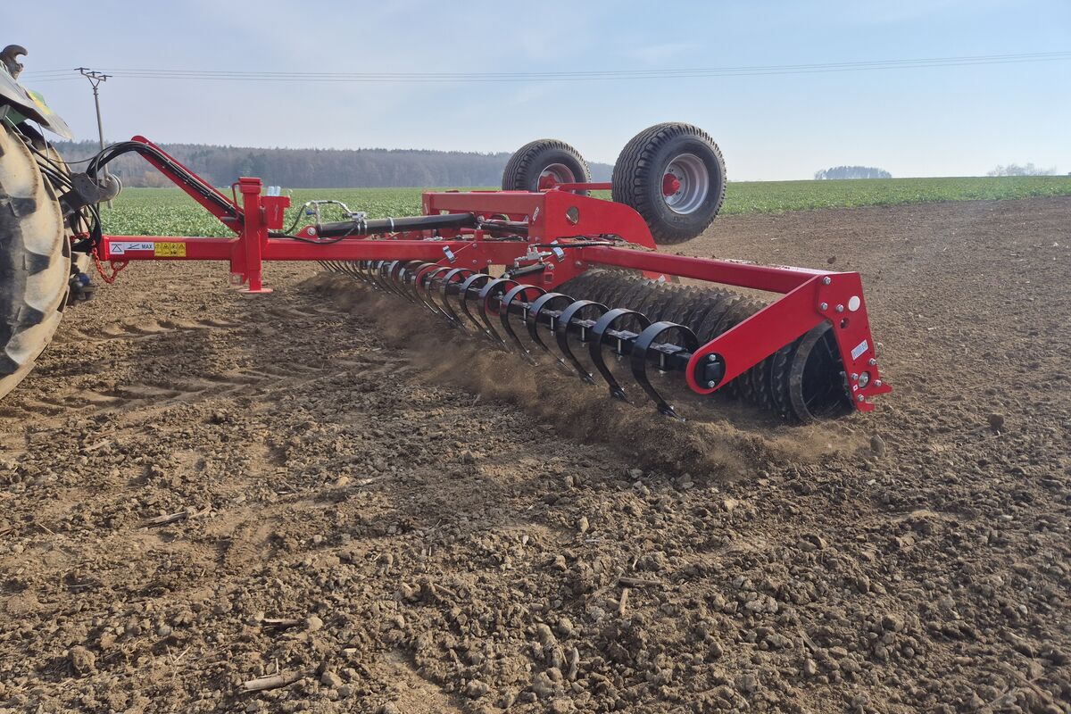 Zpracování půdy a setí — stroje SMS Agro